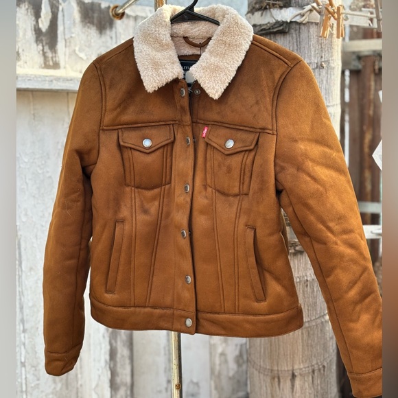 Levi's Women's Classic Sherpa Lined Trucker Jacket - Picture 6 of 10